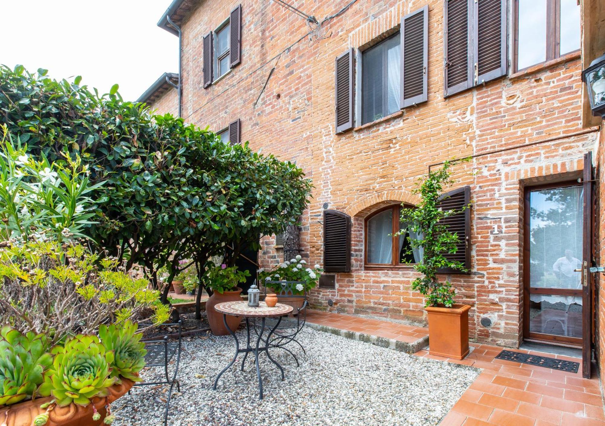 Agriturismo Palazzo Val Del Sasso Villastrada  Exterior photo