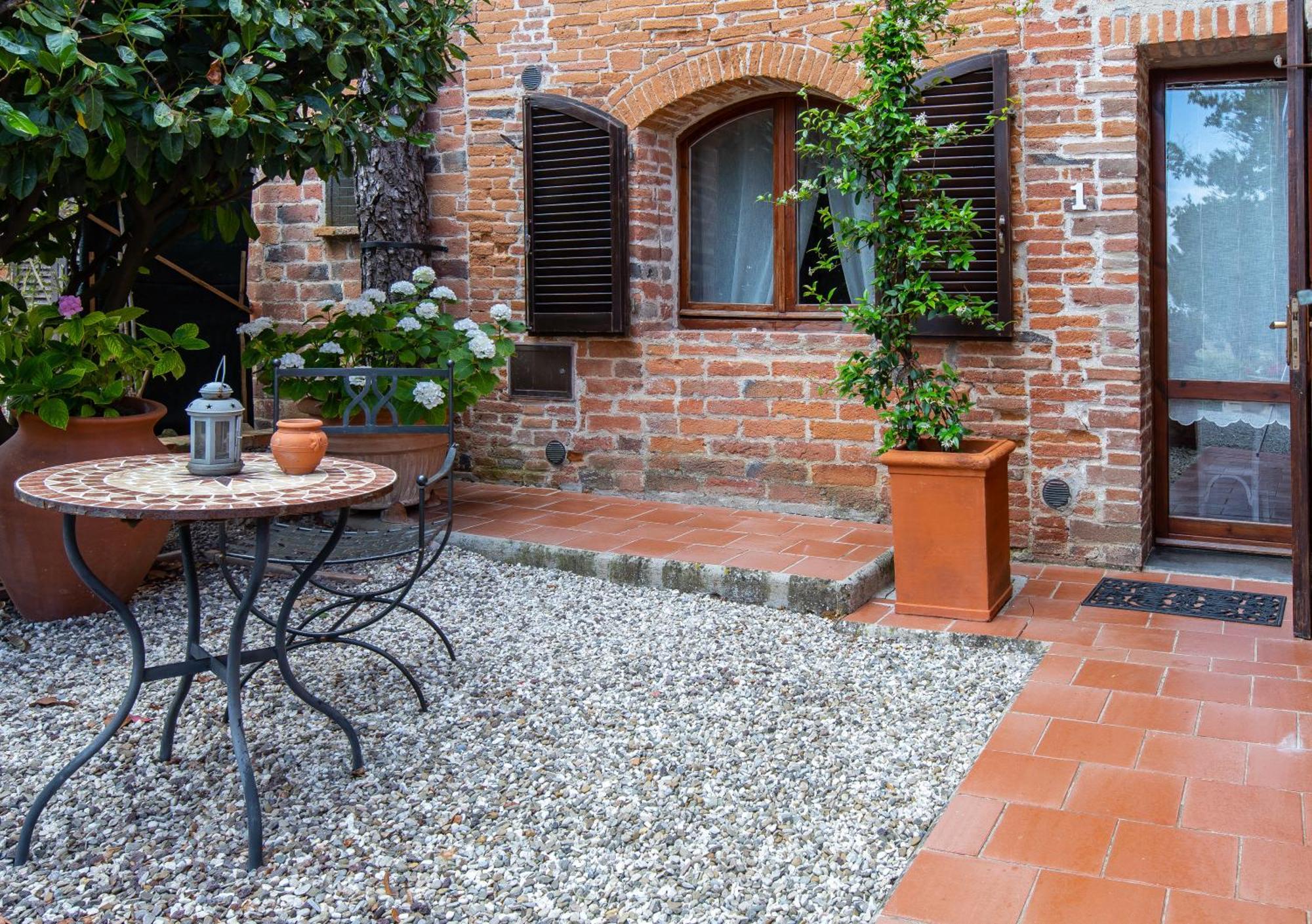 Agriturismo Palazzo Val Del Sasso Villastrada  Exterior photo
